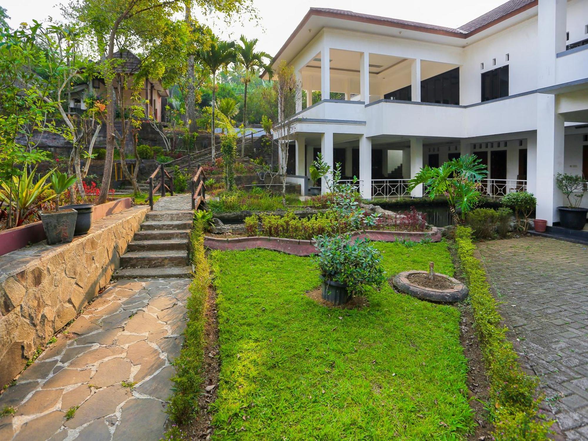 Hotel O Puncak Bogor Near Taman Safari Exterior photo